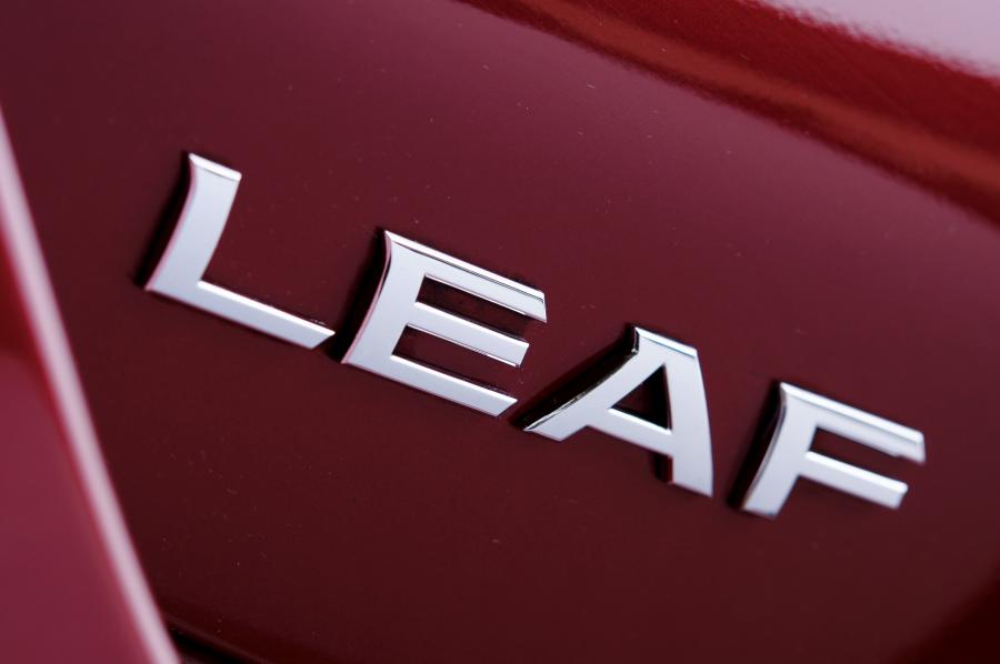  Nissan Leaf 2011 года  (UK) (фото 2 из 14)